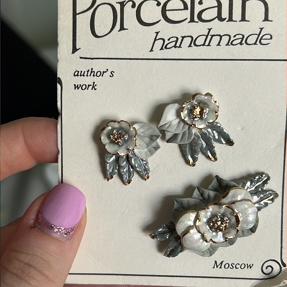 Porcelain handmade set of earrings and broche - Picture 3 of 3